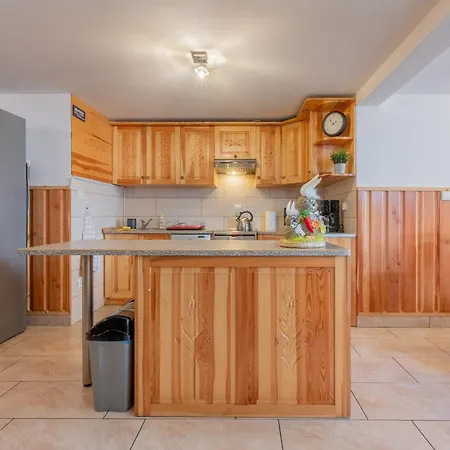 Nyaraló Goralski Na Pastwisku *